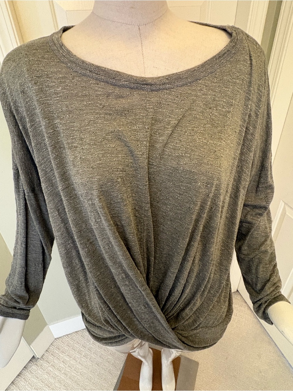 bobeau Olive Tone Twist-Front Long Sleeve Top. Sz XL fun, great fit. - Picture 3 of 10
